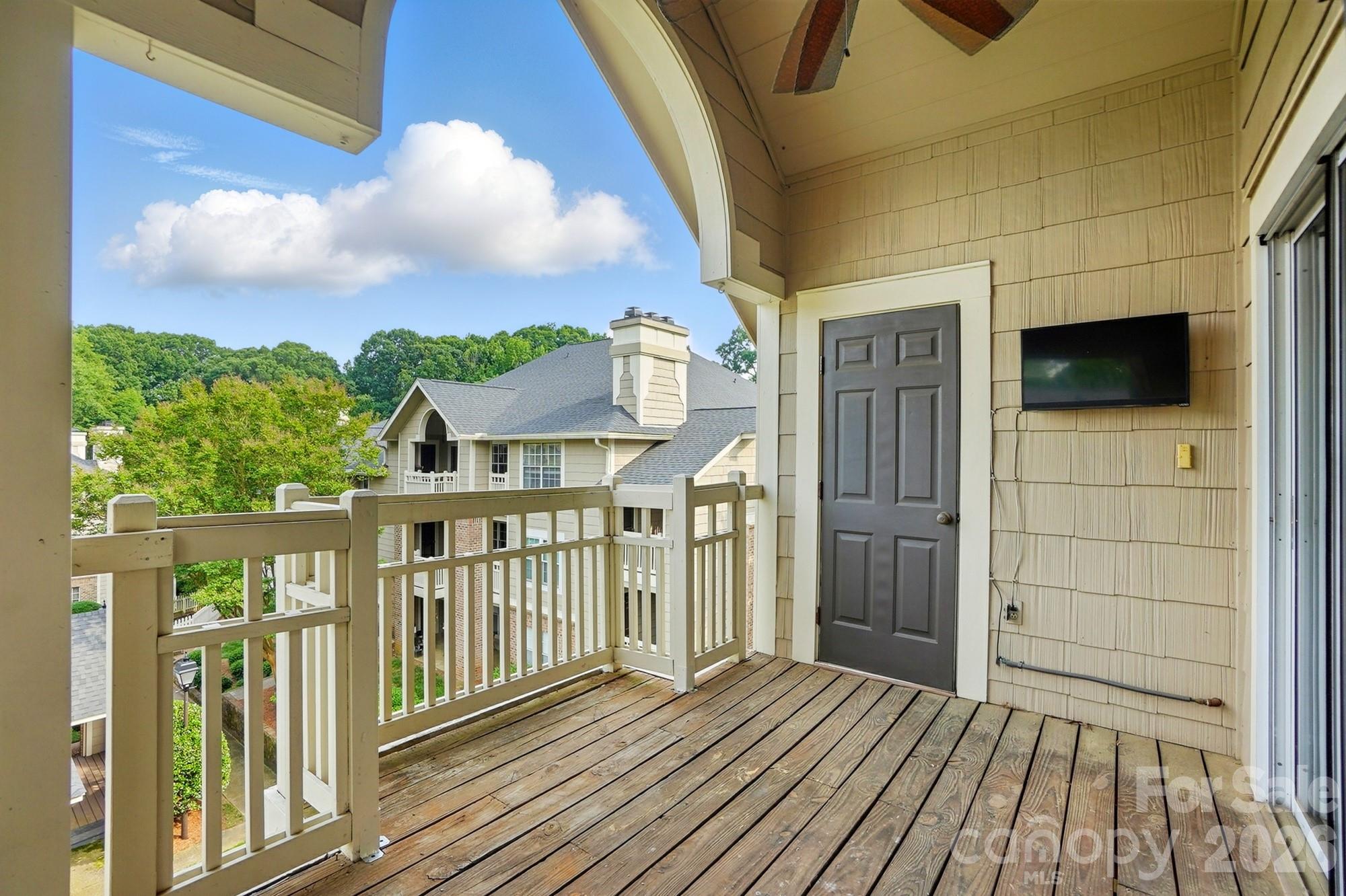 5007 Sharon Road — Charlotte