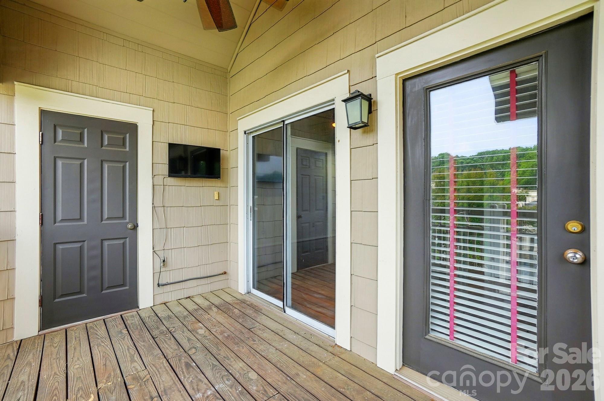 5007 Sharon Road — Charlotte
