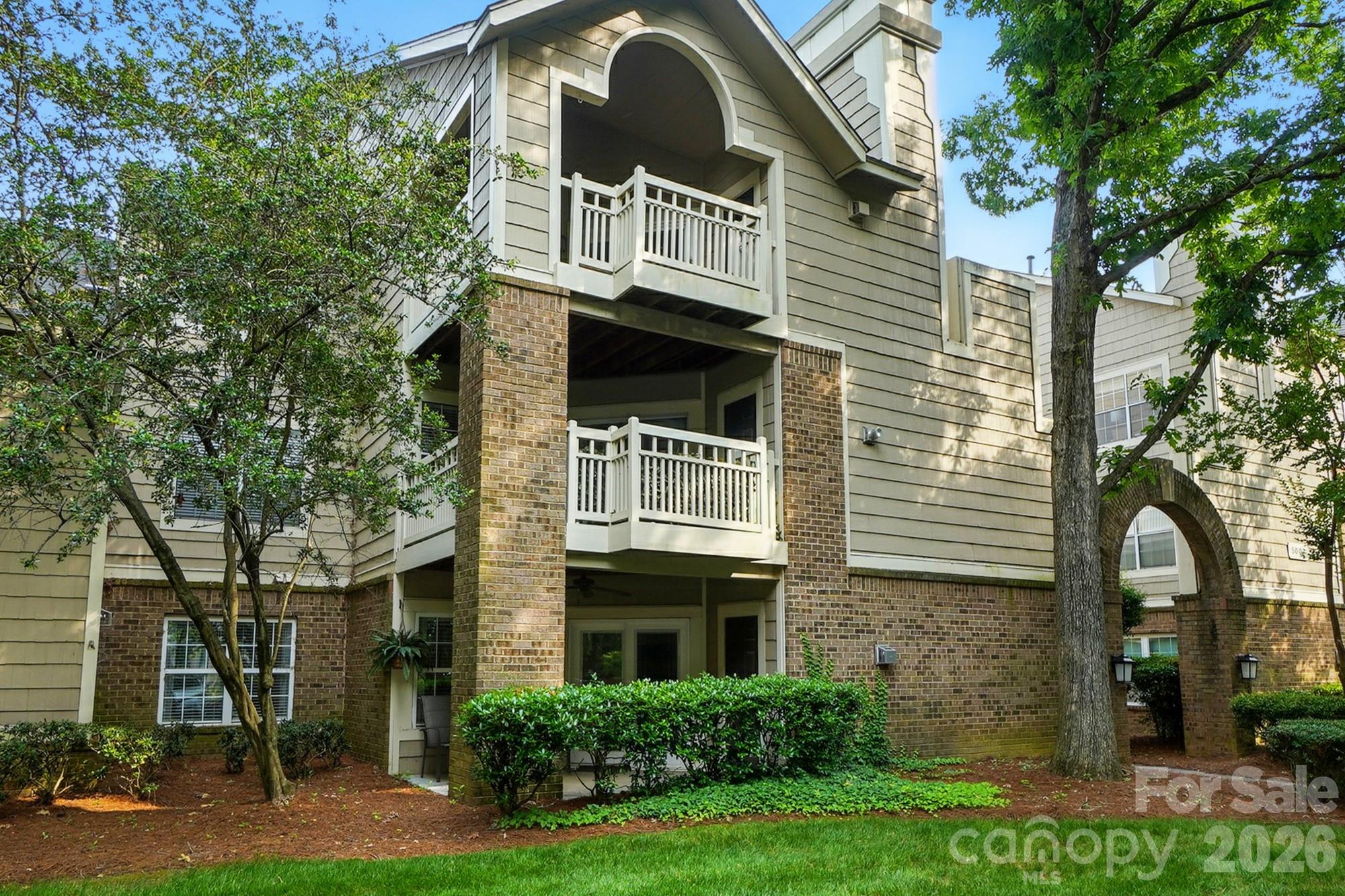 5007 Sharon Road — Charlotte