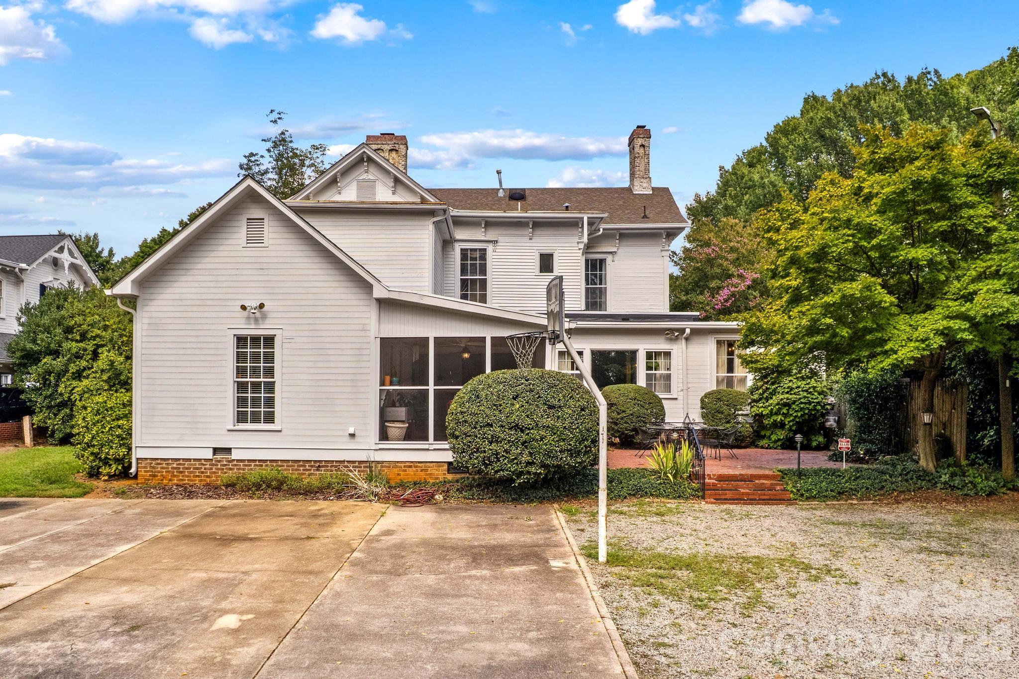 321 W Bank Street — Salisbury