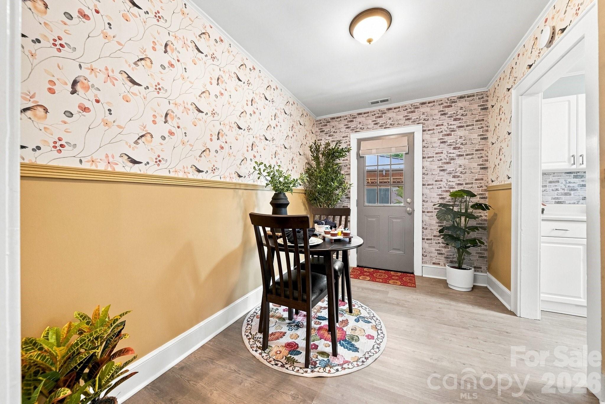 312 Sharon Avenue NW — Lenoir