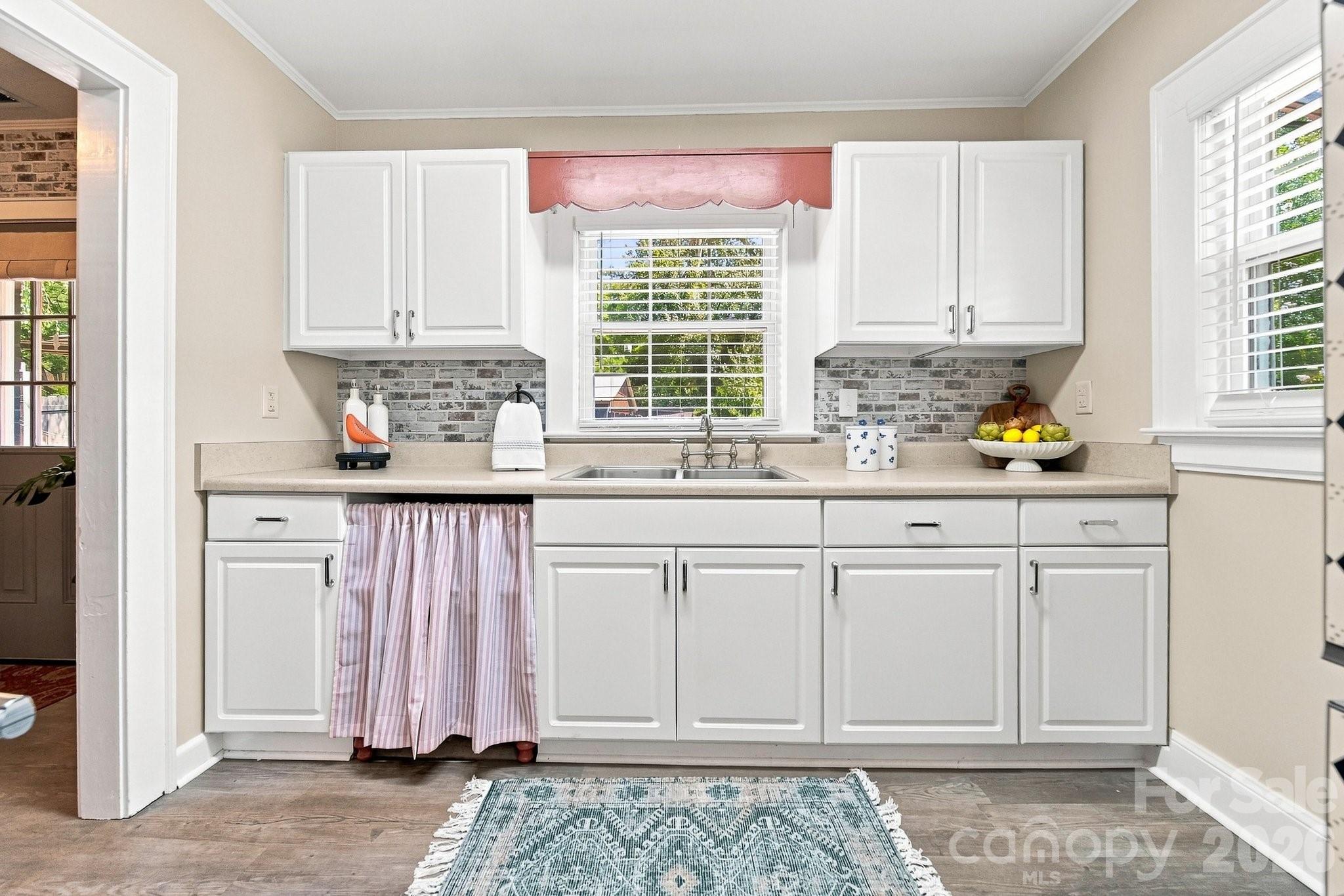 312 Sharon Avenue NW — Lenoir