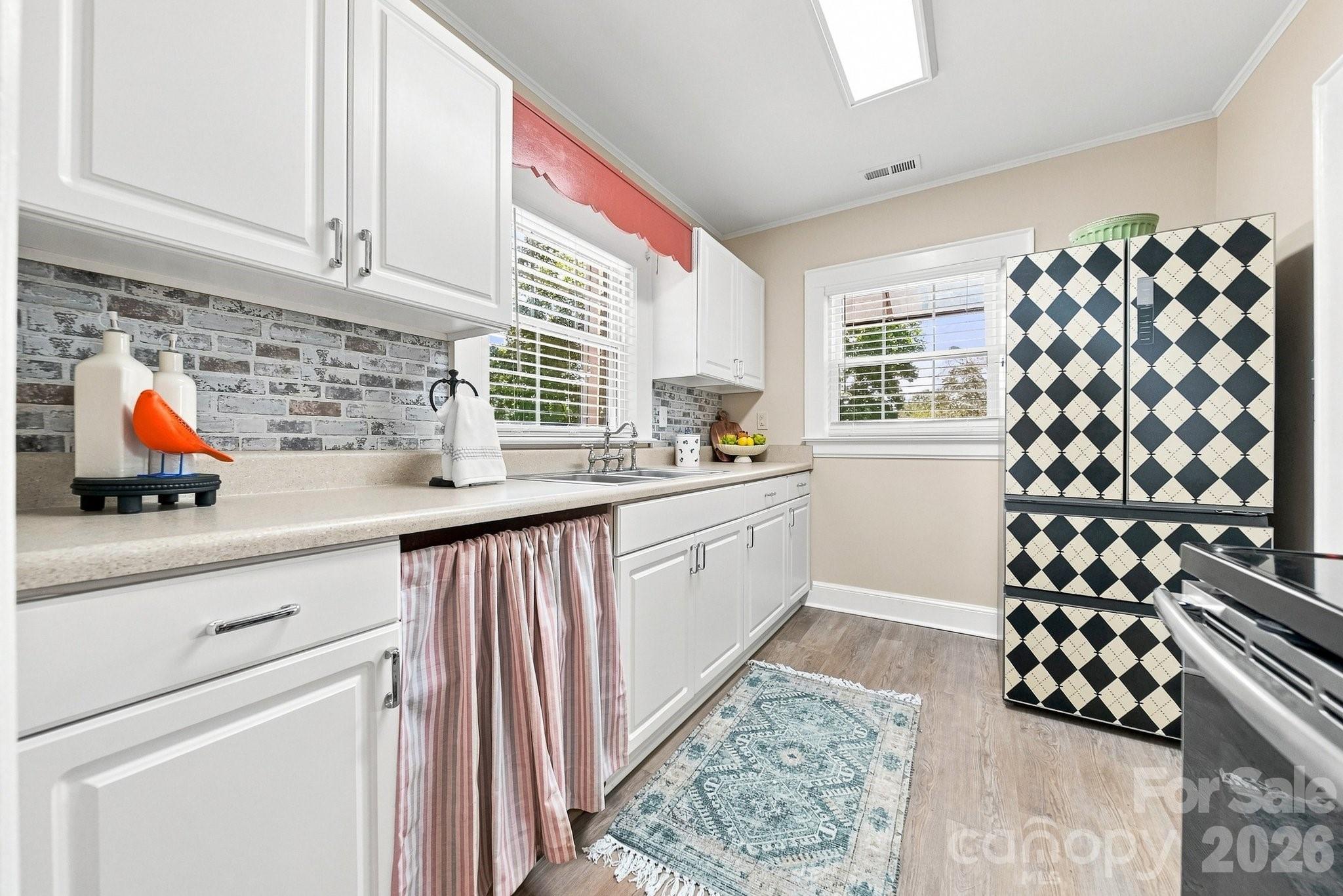 312 Sharon Avenue NW — Lenoir