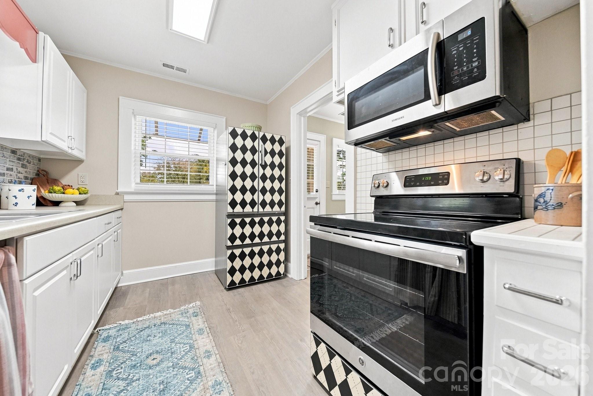 312 Sharon Avenue NW — Lenoir