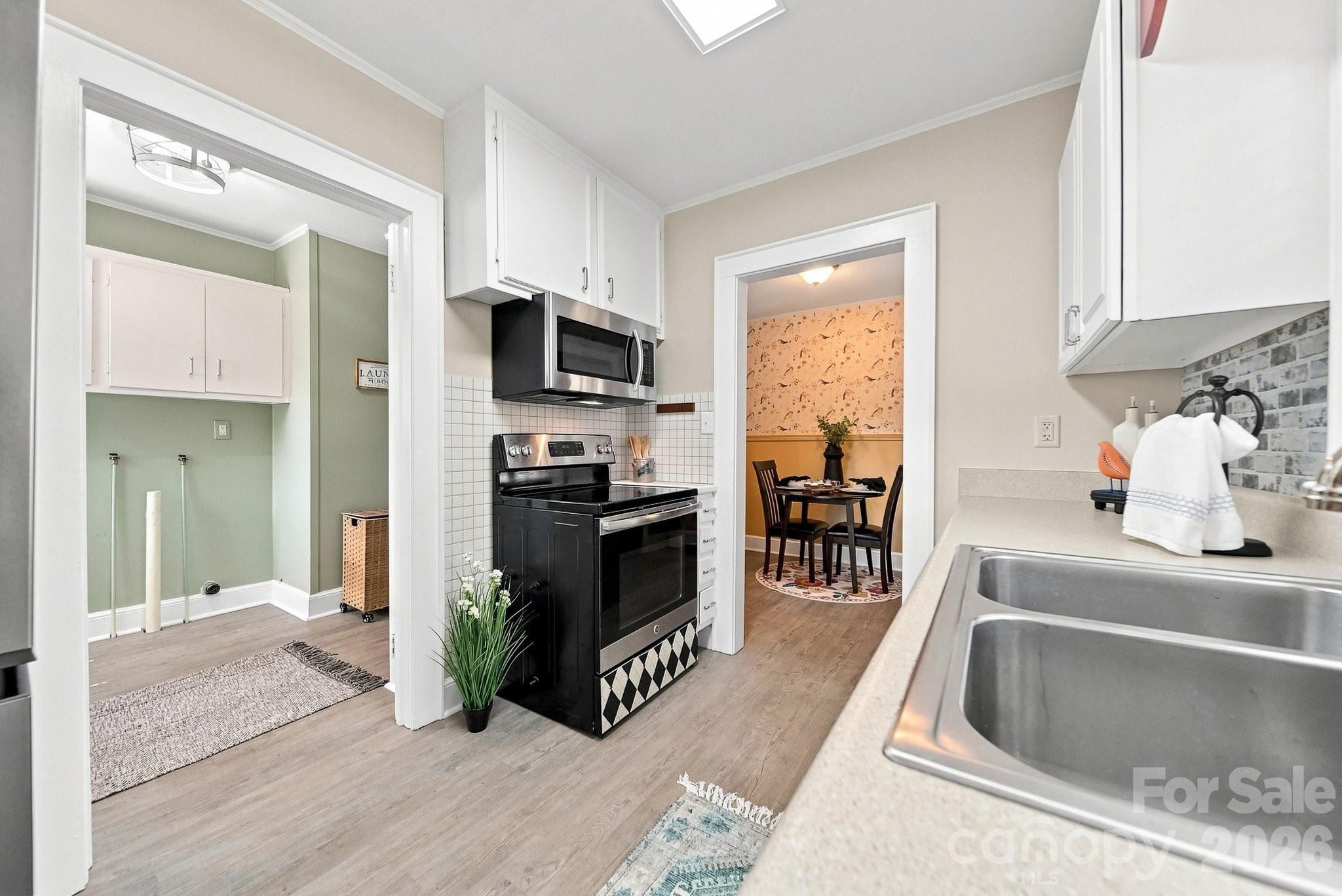 312 Sharon Avenue NW — Lenoir