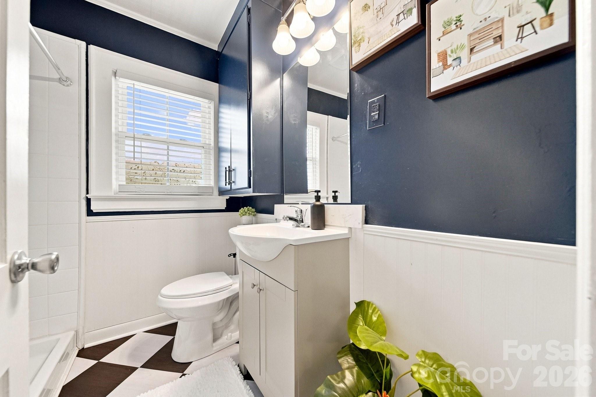 312 Sharon Avenue NW — Lenoir