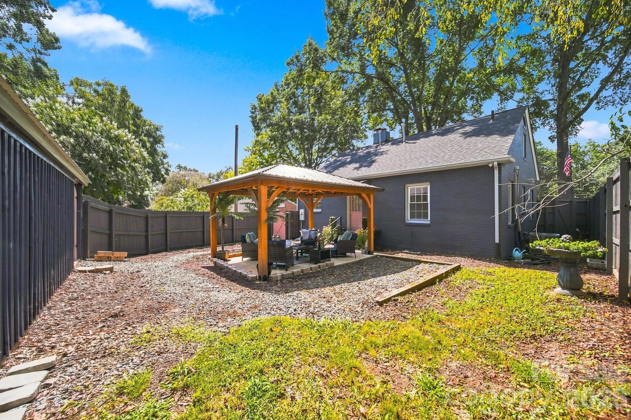 312 Sharon Avenue NW — Lenoir