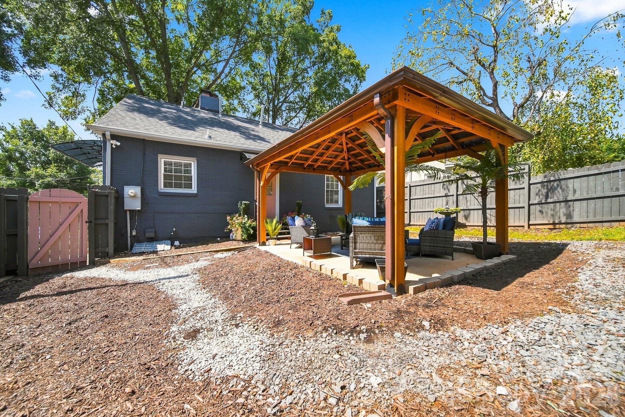 312 Sharon Avenue NW — Lenoir