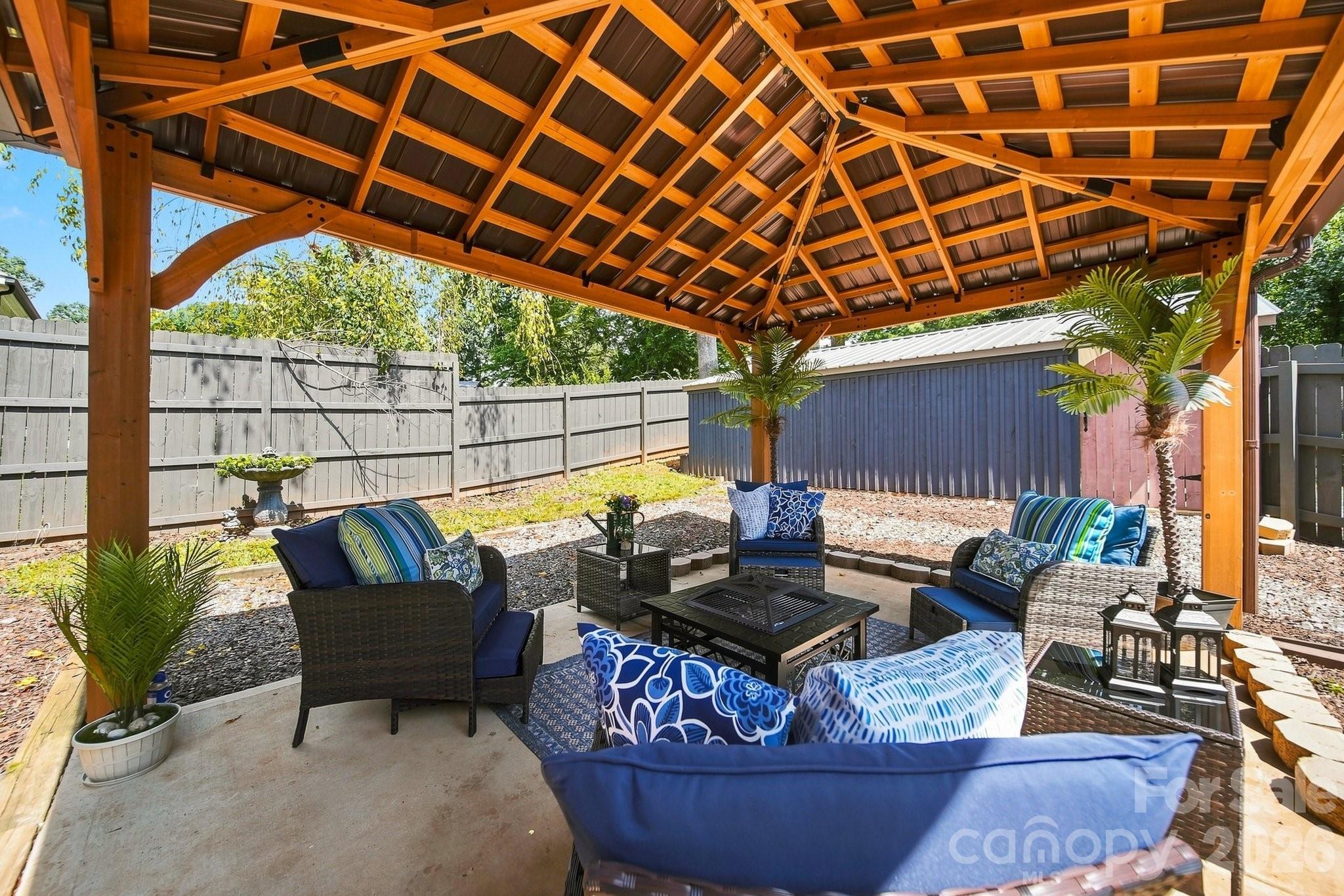 312 Sharon Avenue NW — Lenoir