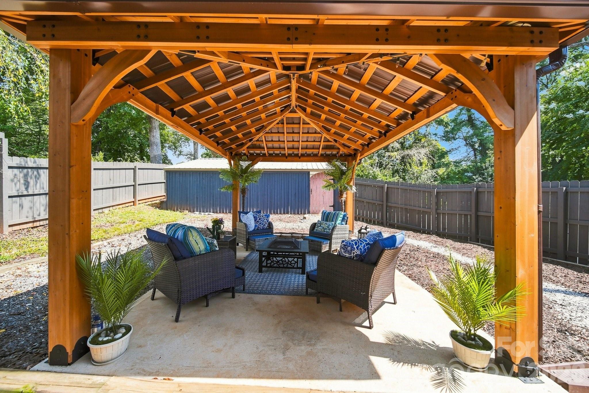 312 Sharon Avenue NW — Lenoir