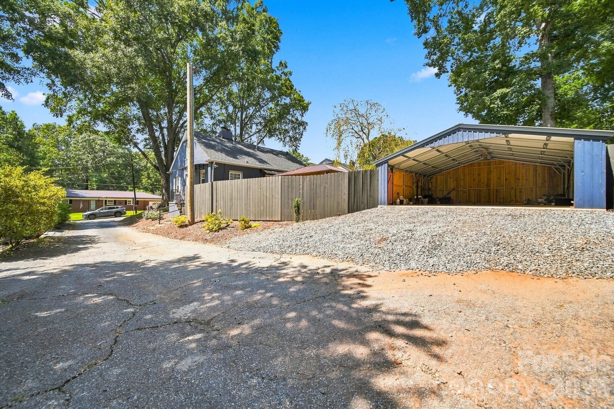 312 Sharon Avenue NW — Lenoir