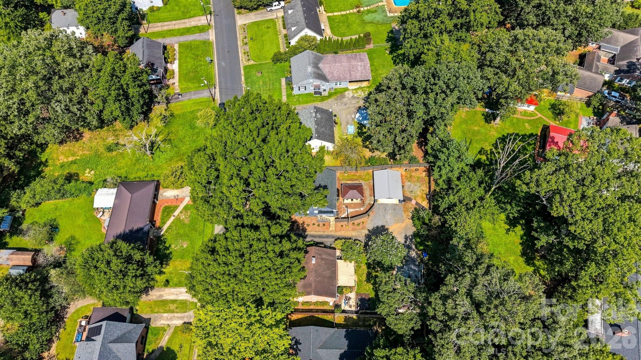 312 Sharon Avenue NW — Lenoir