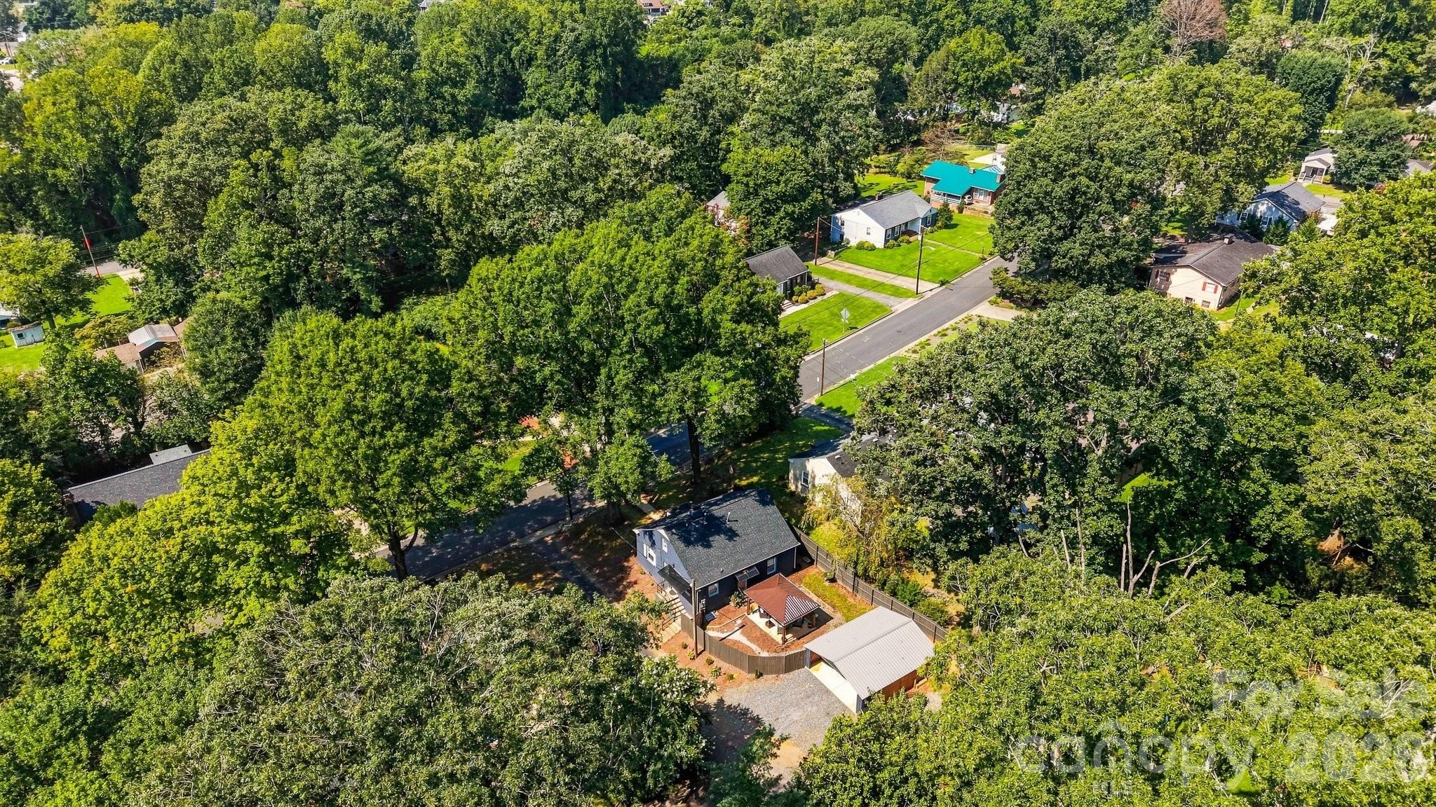312 Sharon Avenue NW — Lenoir