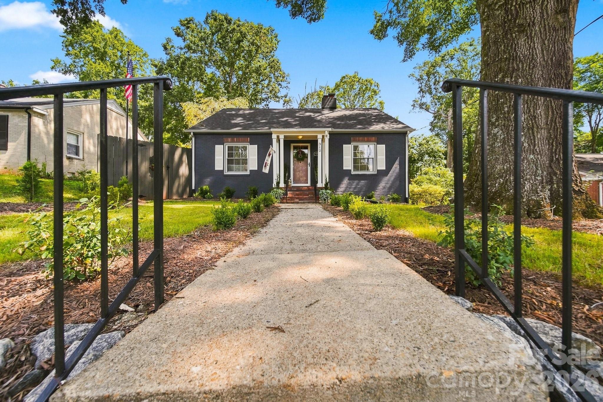 312 Sharon Avenue NW — Lenoir