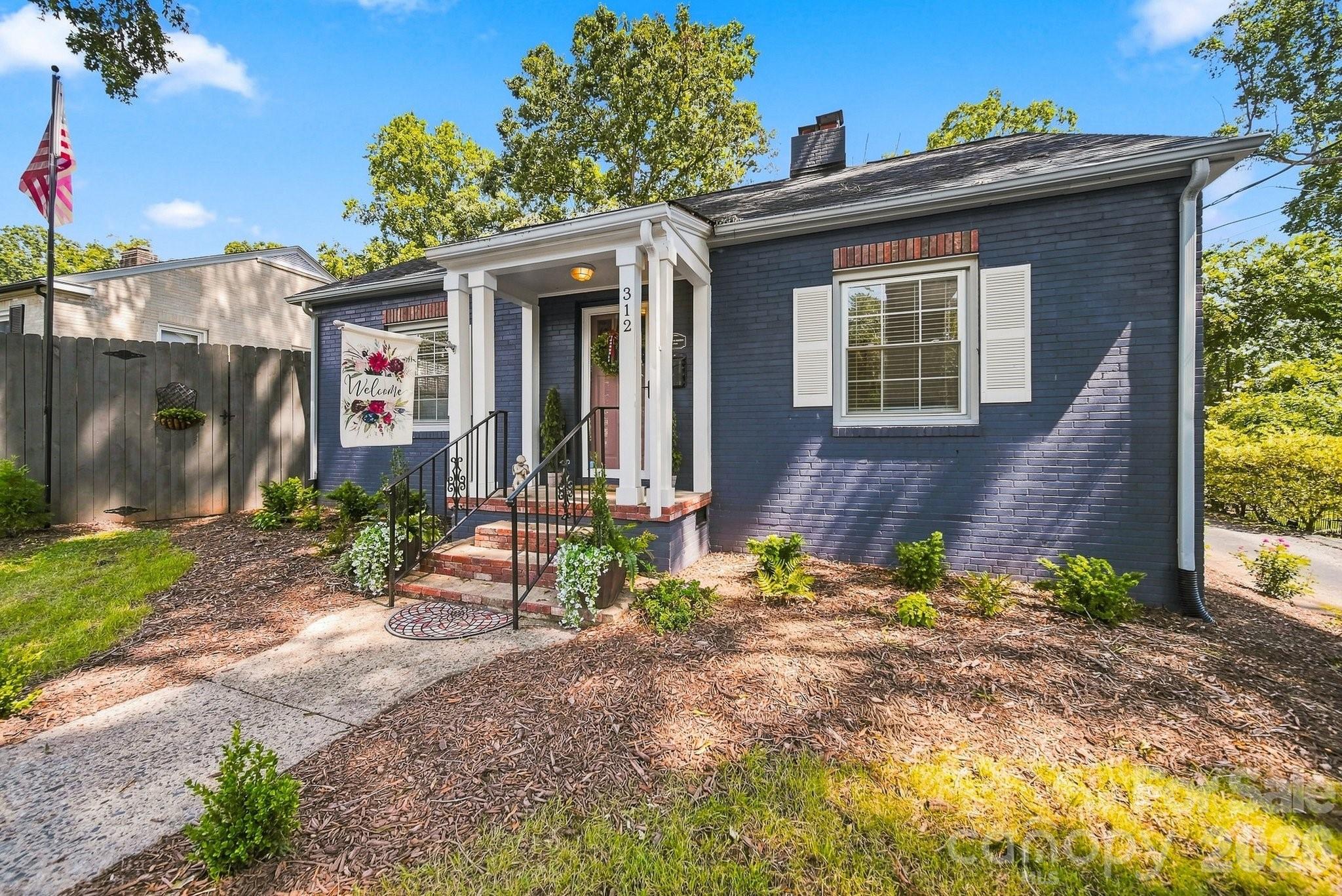 312 Sharon Avenue NW — Lenoir