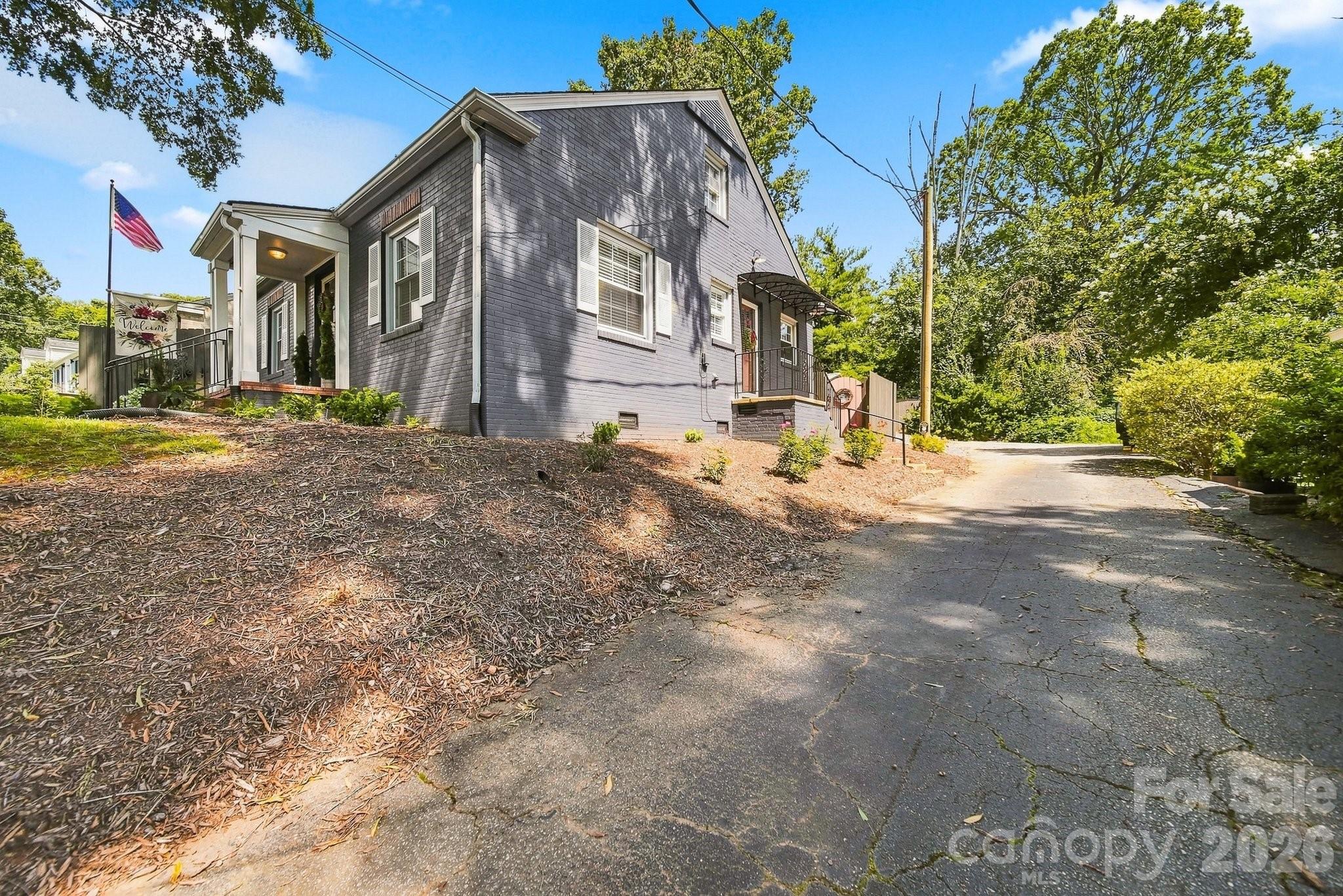 312 Sharon Avenue NW — Lenoir