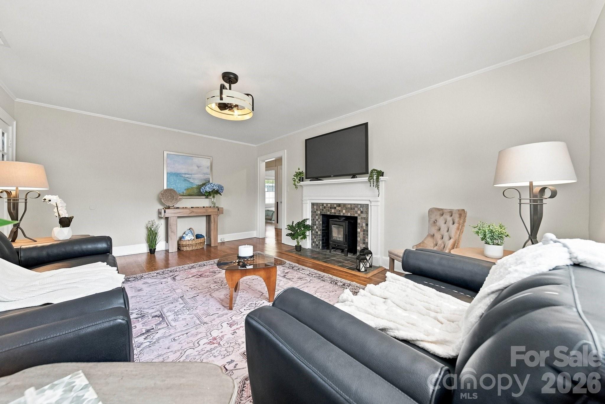 312 Sharon Avenue NW — Lenoir