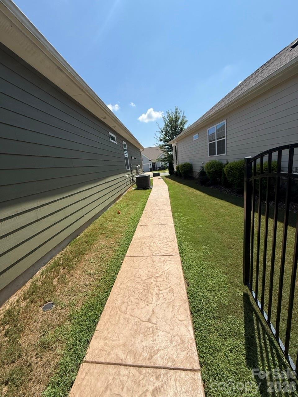 1615 Sweetmoss Loop — Denver