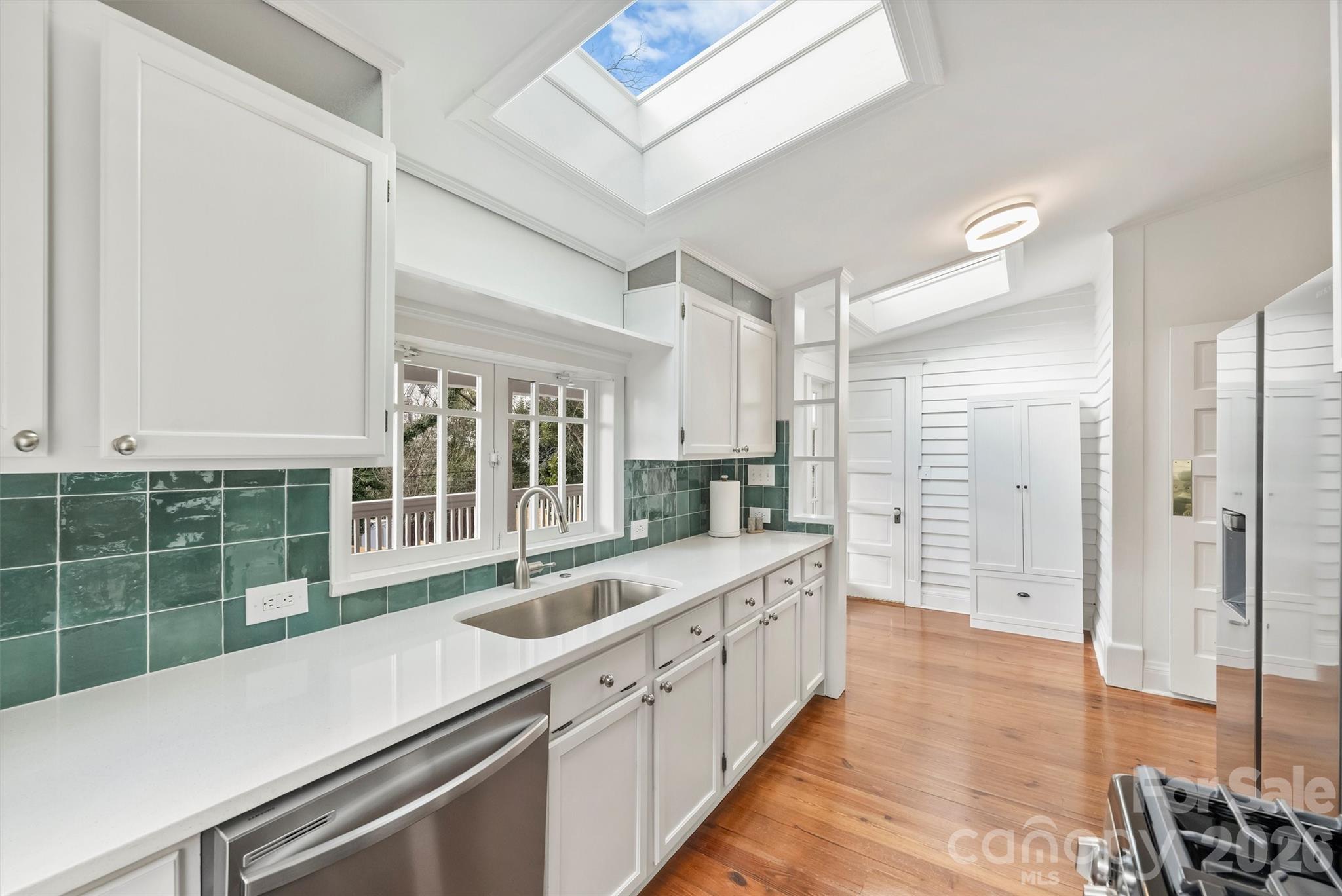 320 E Worthington Avenue — Charlotte