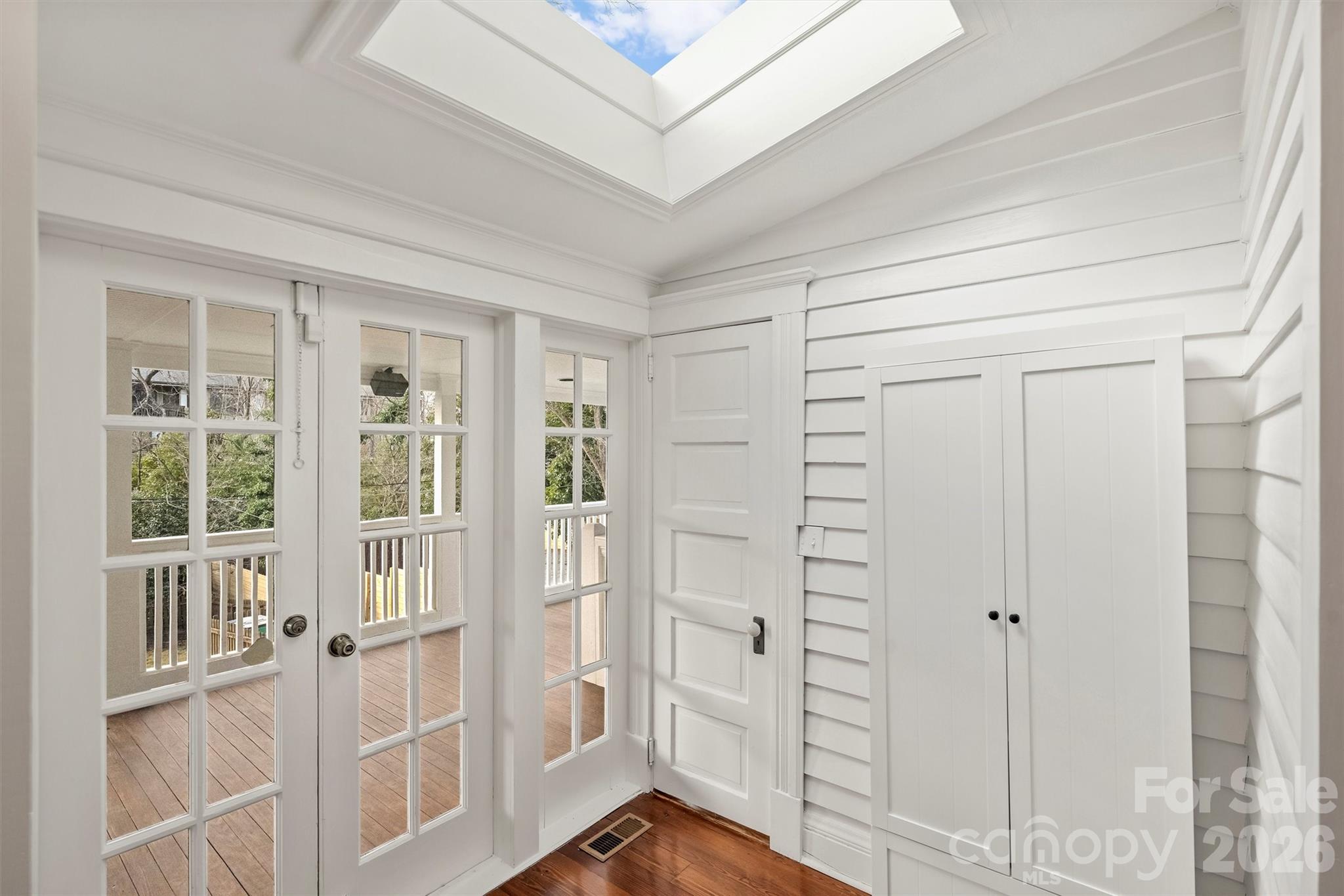 320 E Worthington Avenue — Charlotte