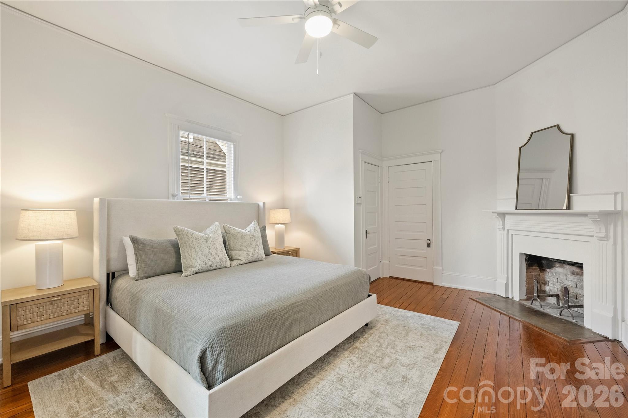320 E Worthington Avenue — Charlotte