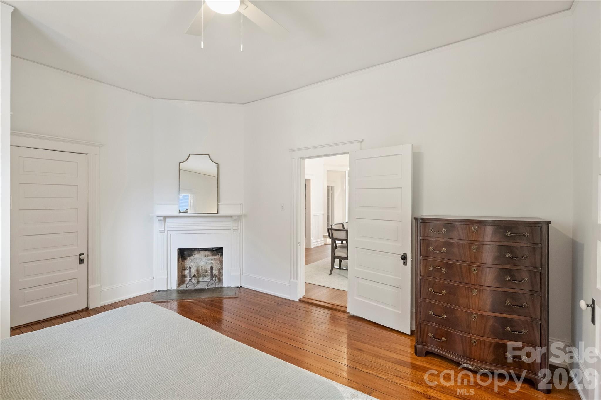 320 E Worthington Avenue — Charlotte