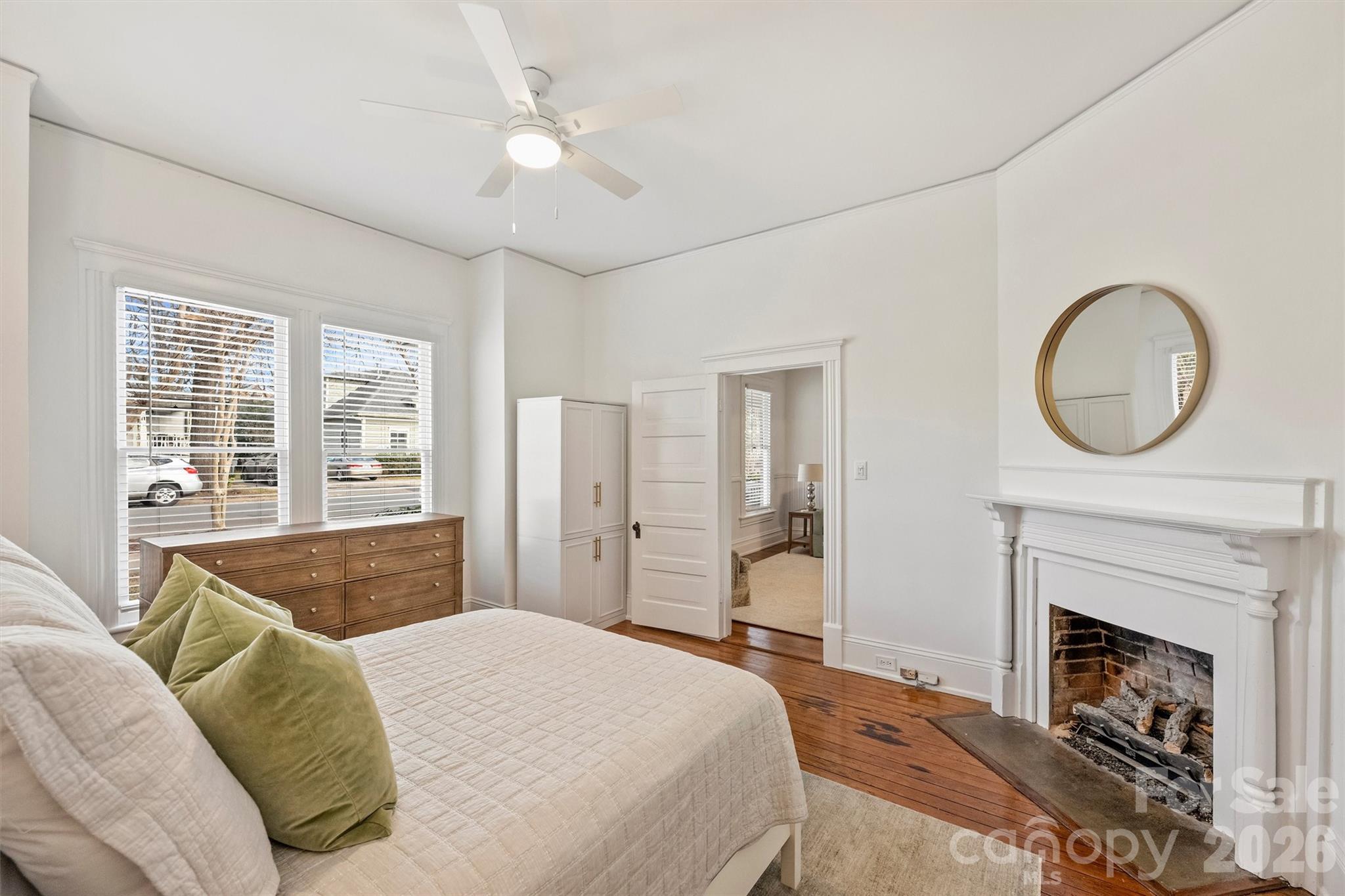 320 E Worthington Avenue — Charlotte