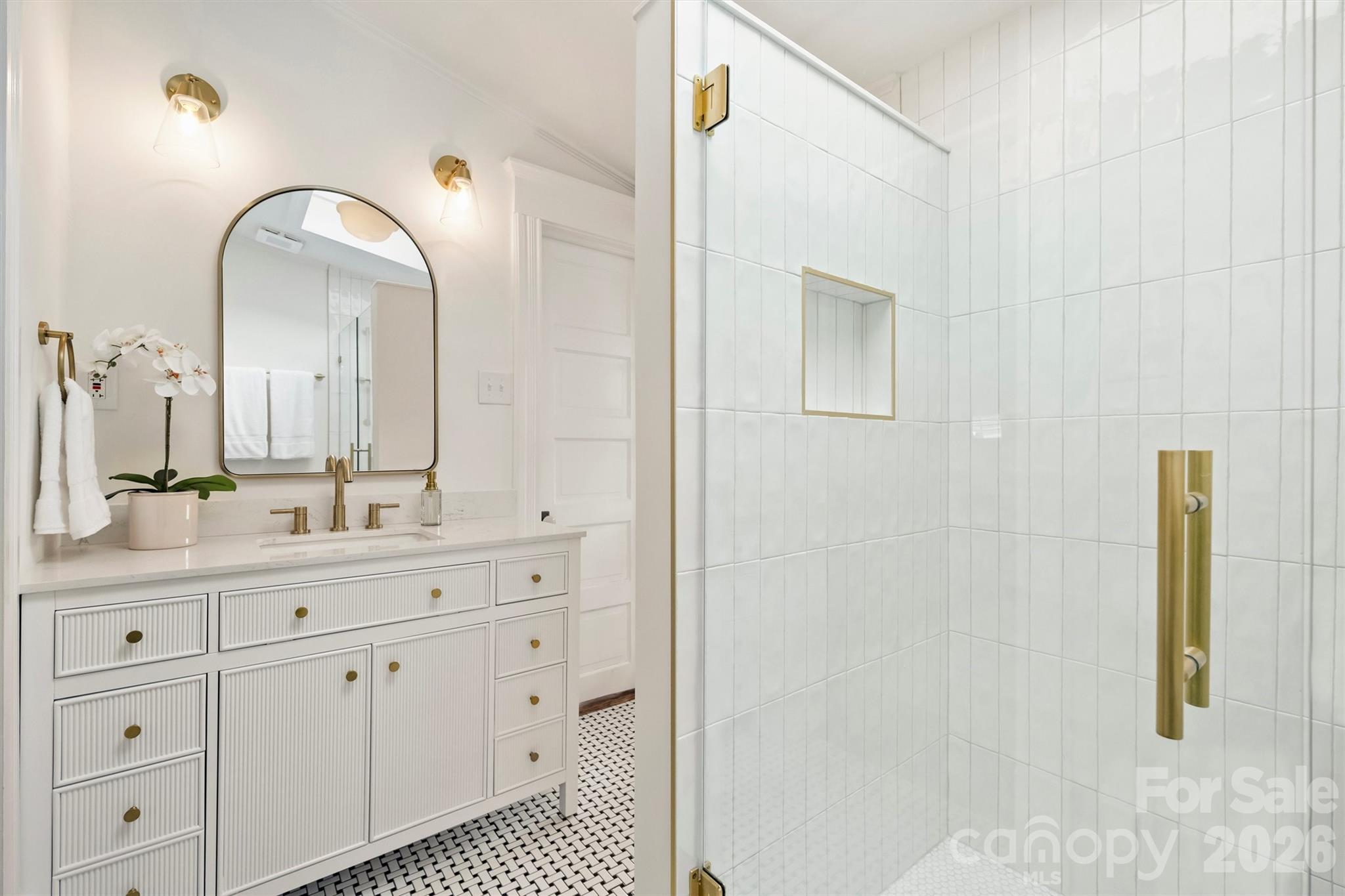 320 E Worthington Avenue — Charlotte