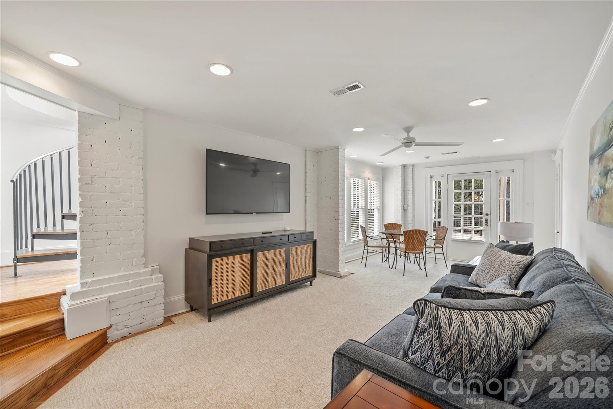 320 E Worthington Avenue — Charlotte