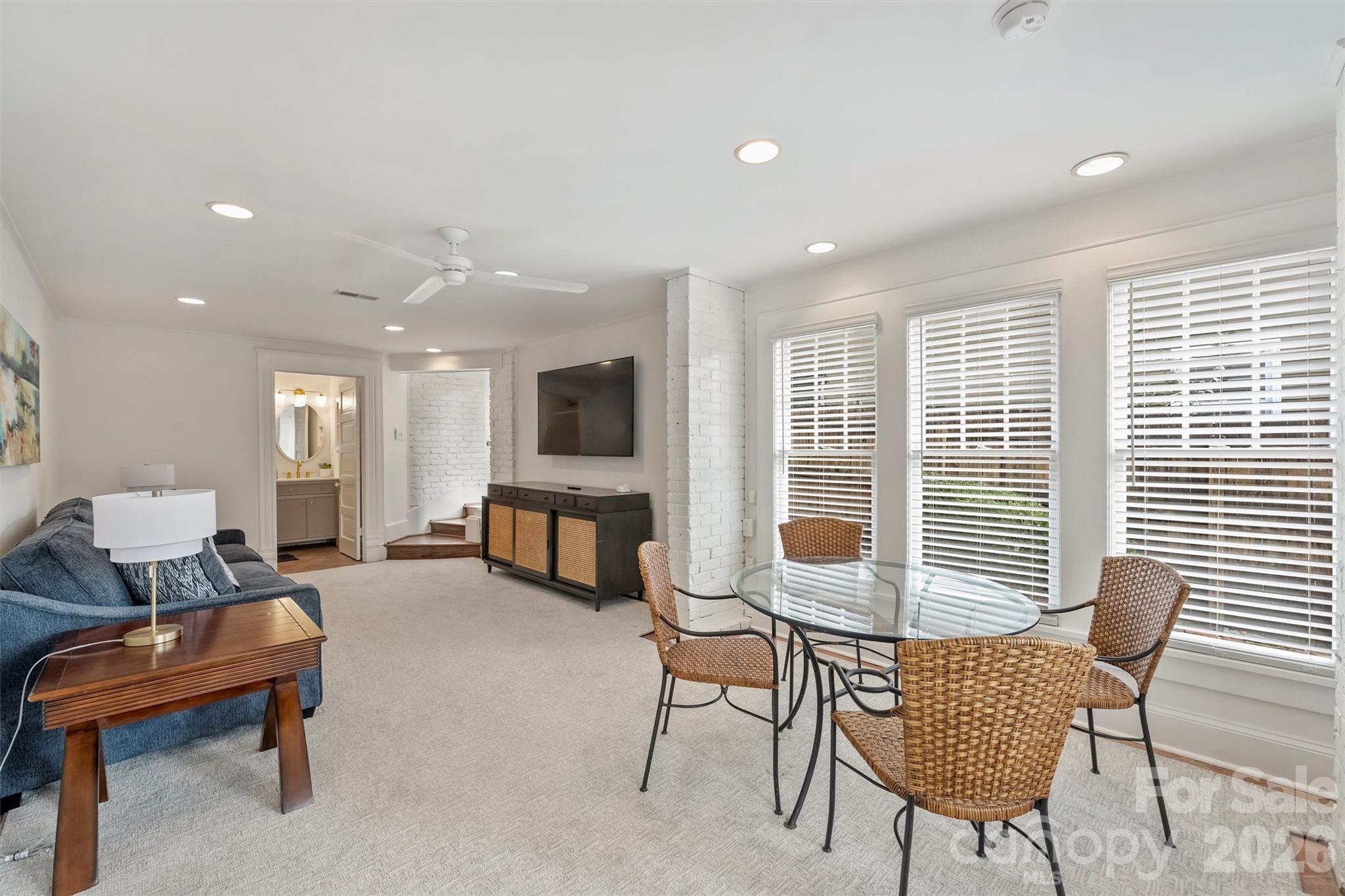 320 E Worthington Avenue — Charlotte