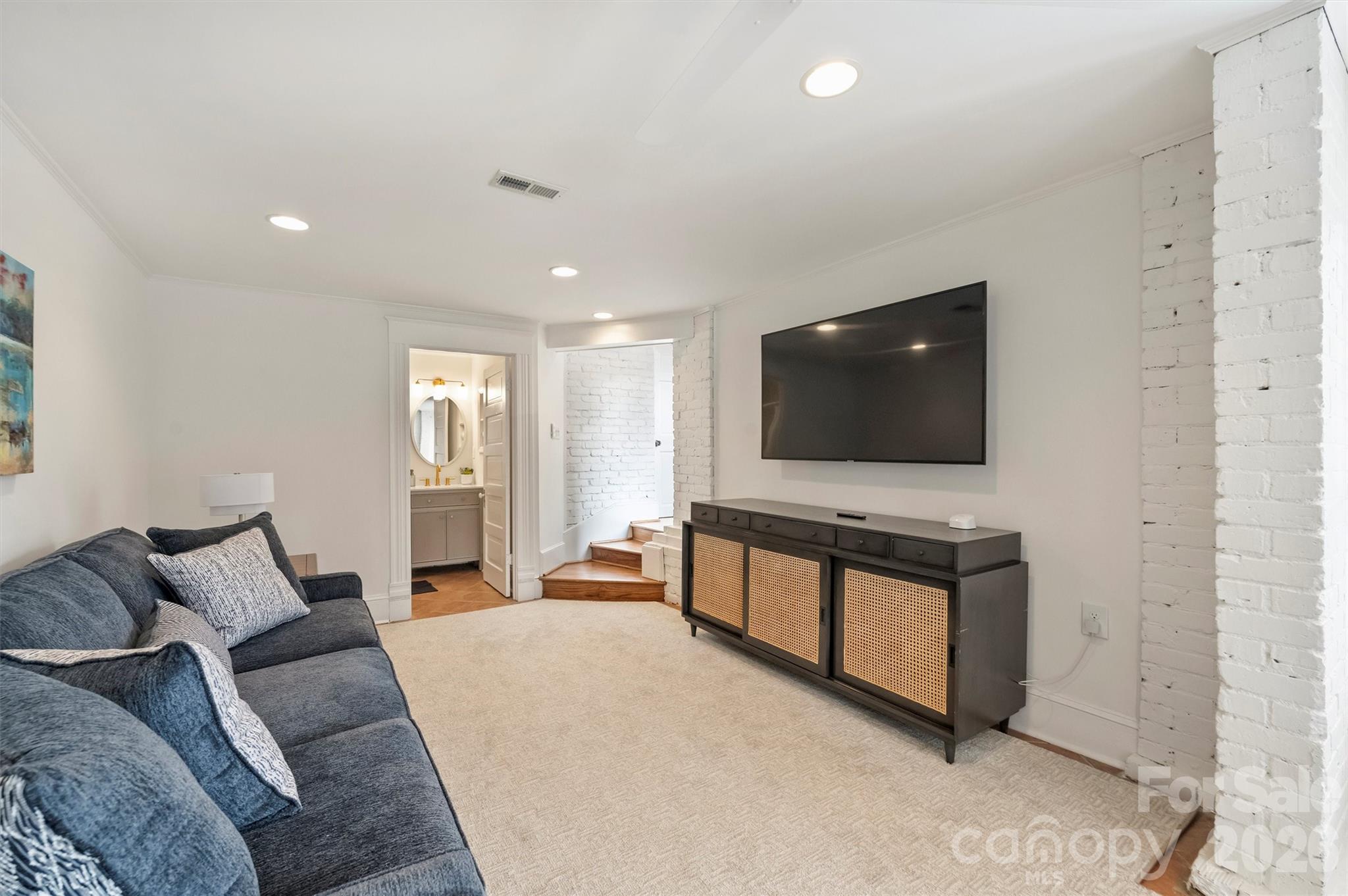 320 E Worthington Avenue — Charlotte