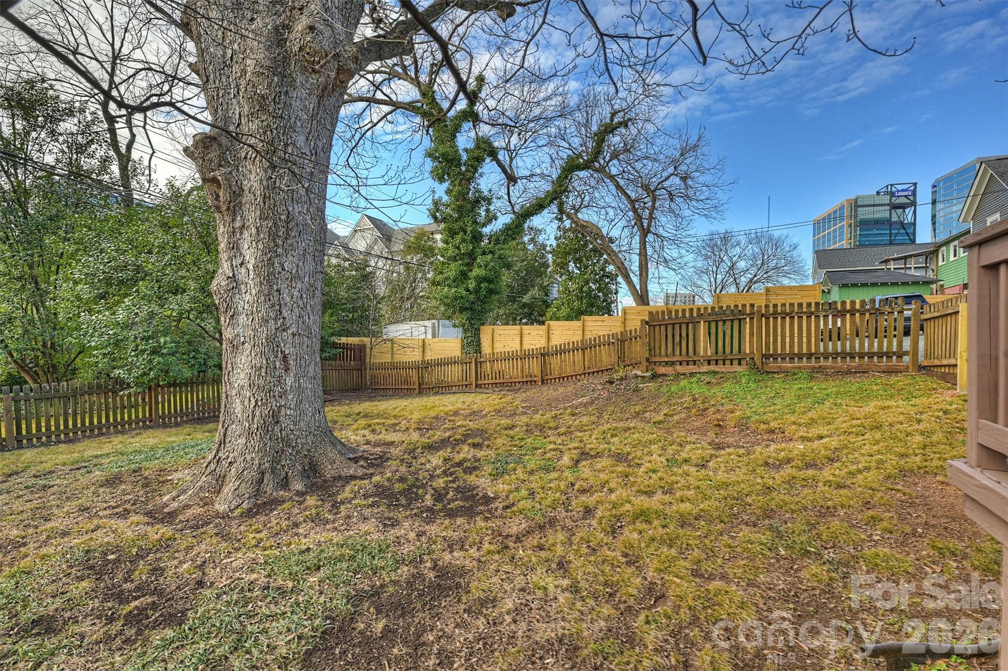320 E Worthington Avenue — Charlotte