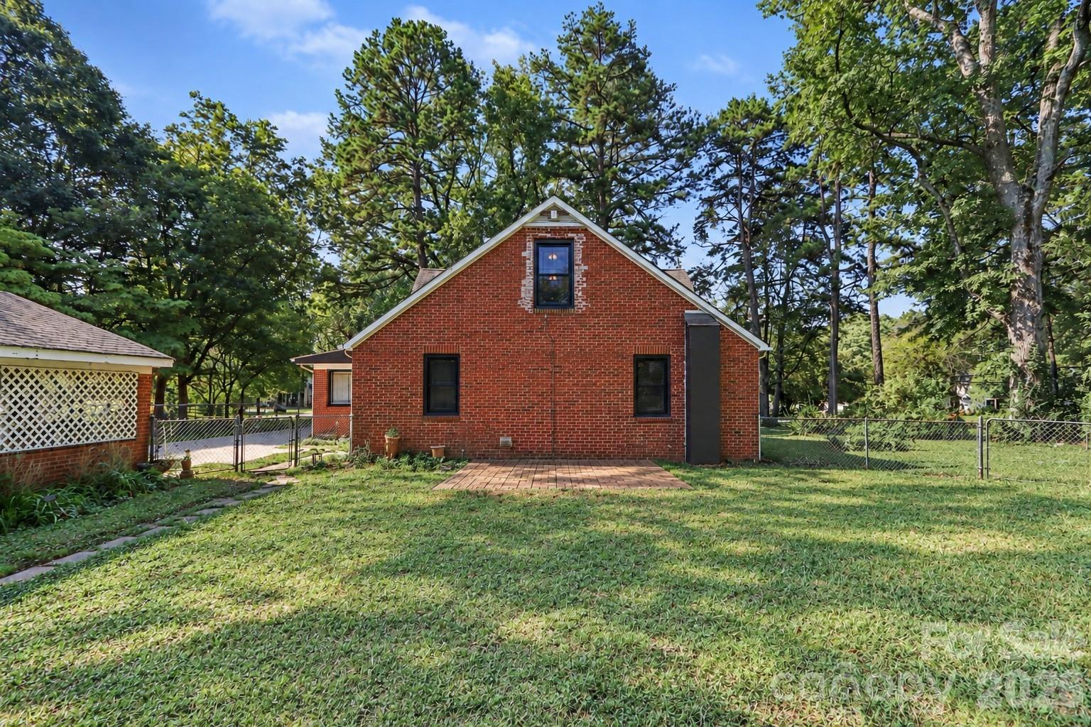 5528 Oak Drive — Charlotte