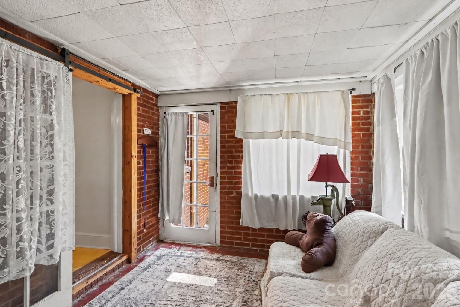 5528 Oak Drive — Charlotte