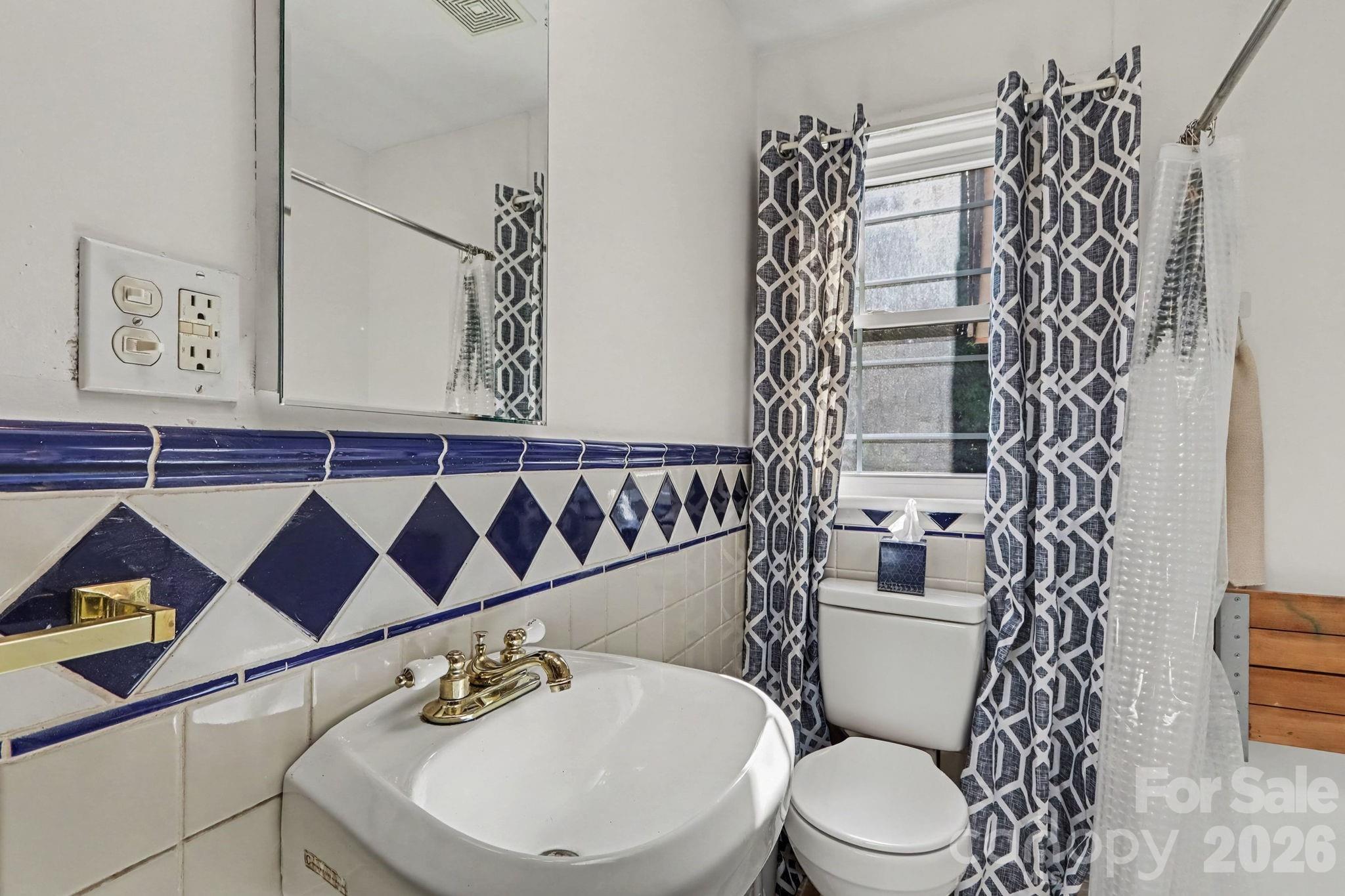 5528 Oak Drive — Charlotte