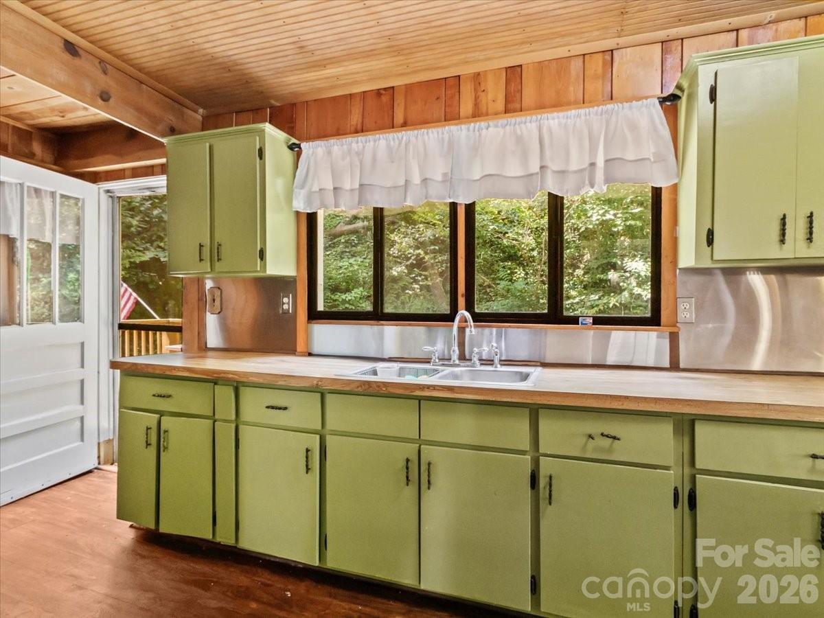 92 Silas Branch Road — Burnsville
