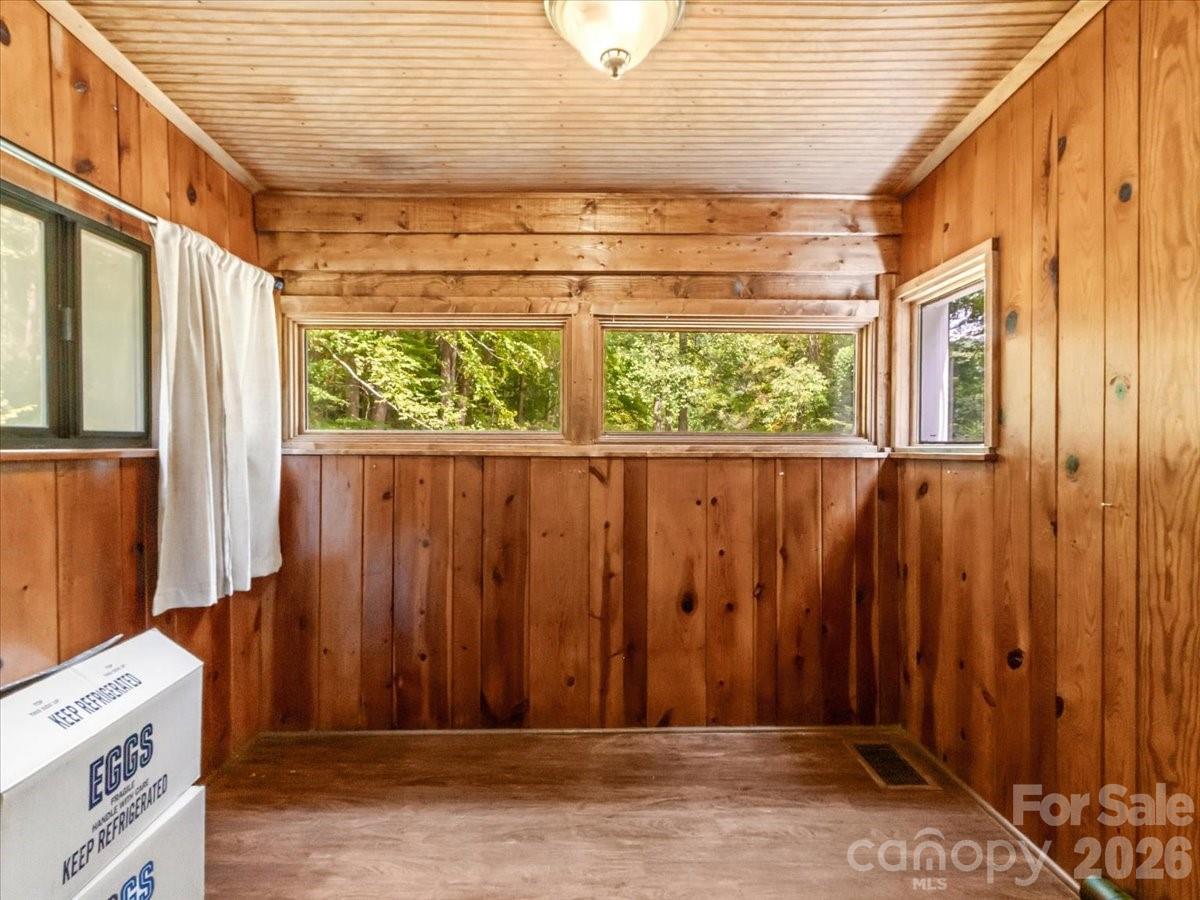 92 Silas Branch Road — Burnsville