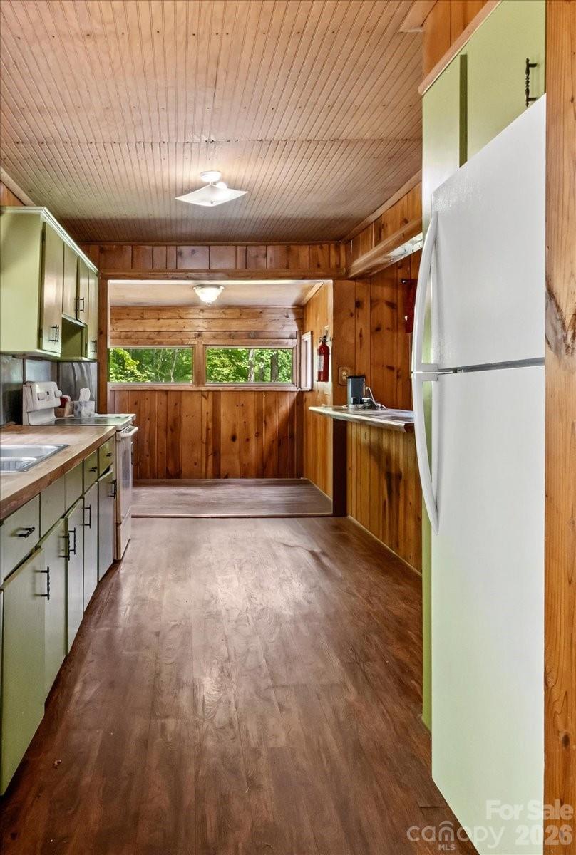 92 Silas Branch Road — Burnsville
