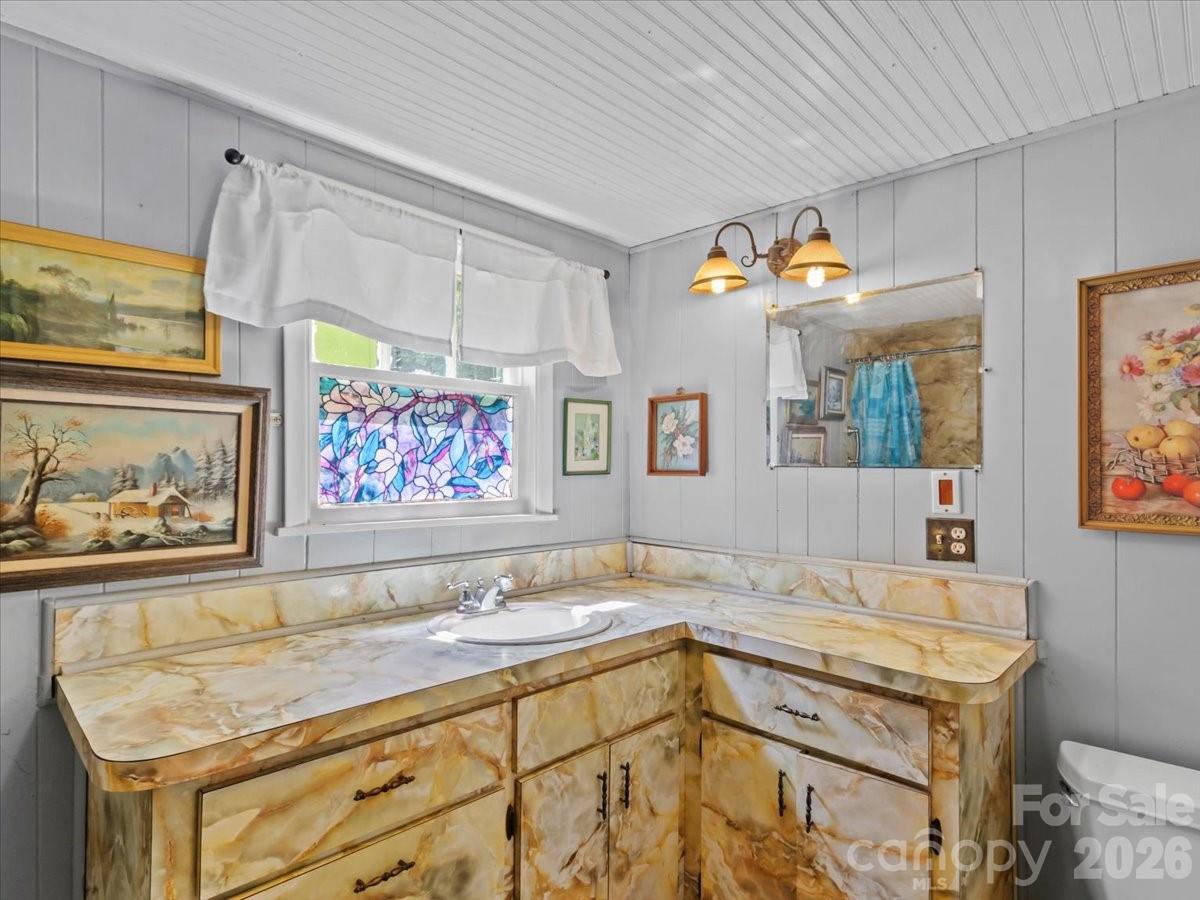 92 Silas Branch Road — Burnsville