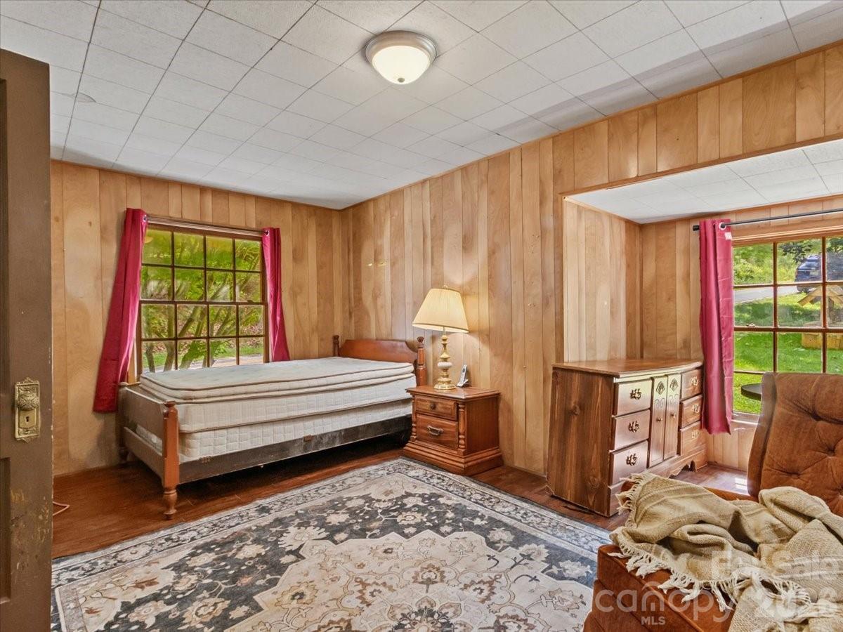92 Silas Branch Road — Burnsville