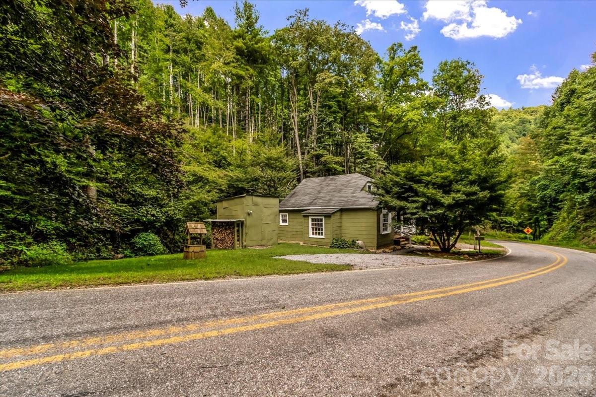 92 Silas Branch Road — Burnsville