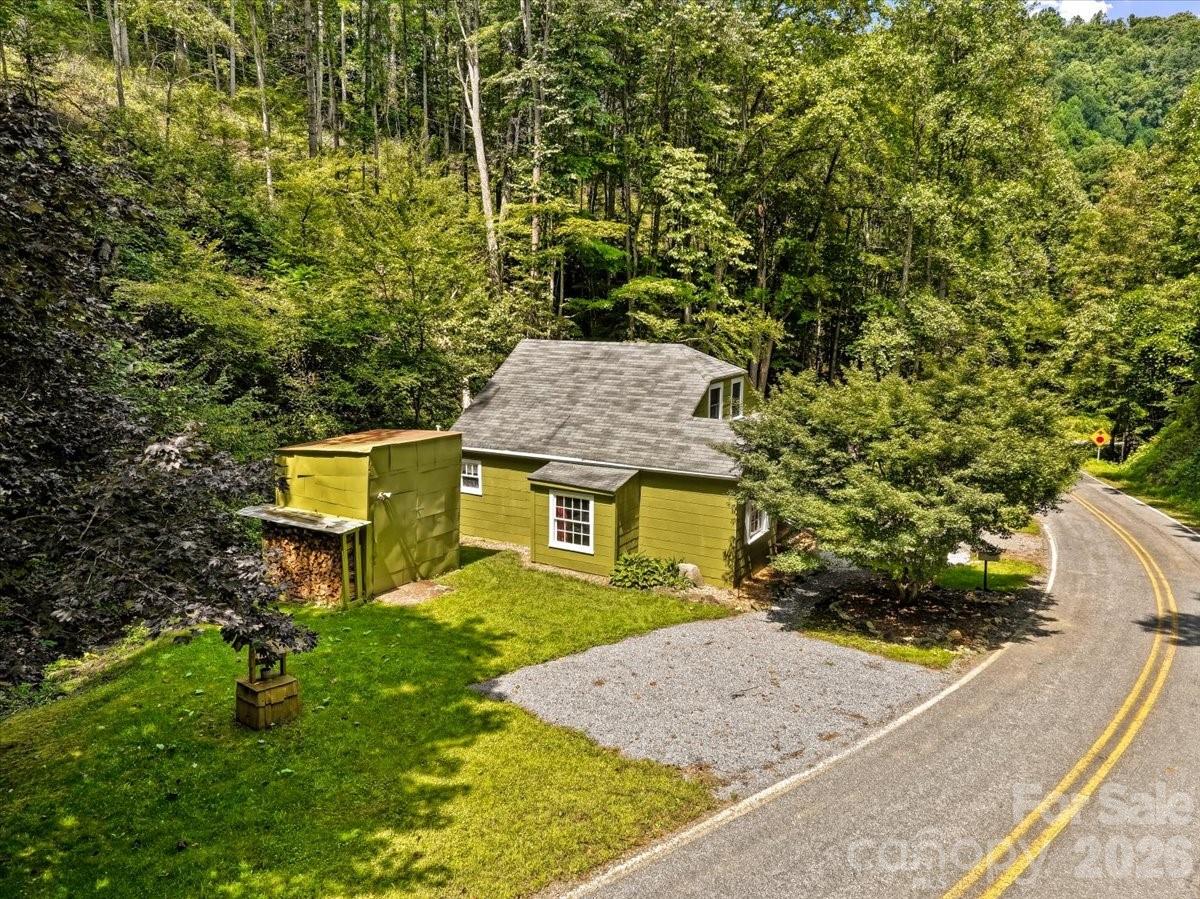 92 Silas Branch Road — Burnsville