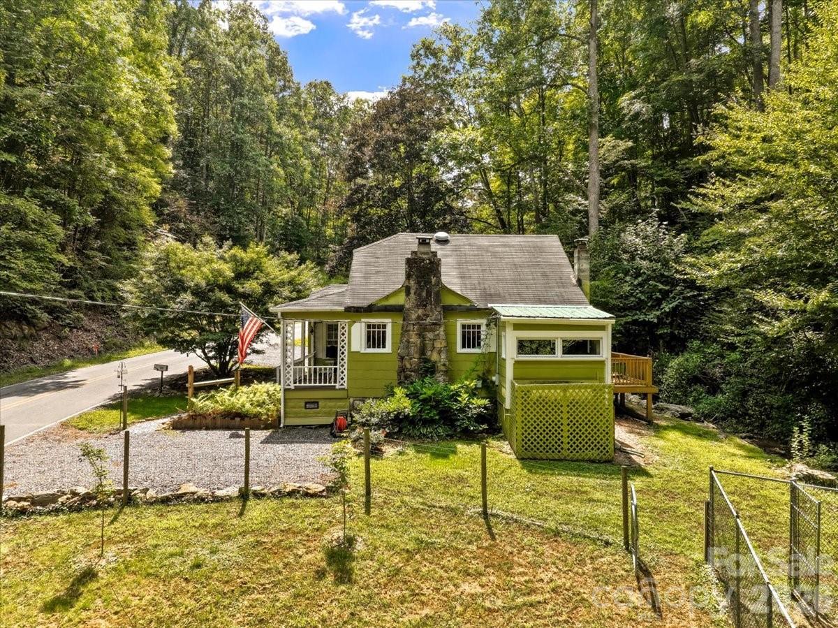 92 Silas Branch Road — Burnsville