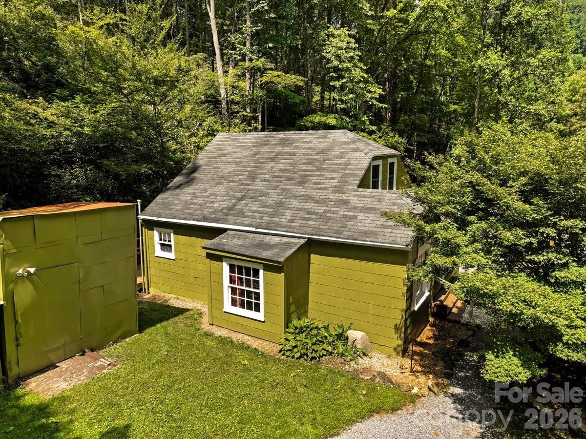 92 Silas Branch Road — Burnsville