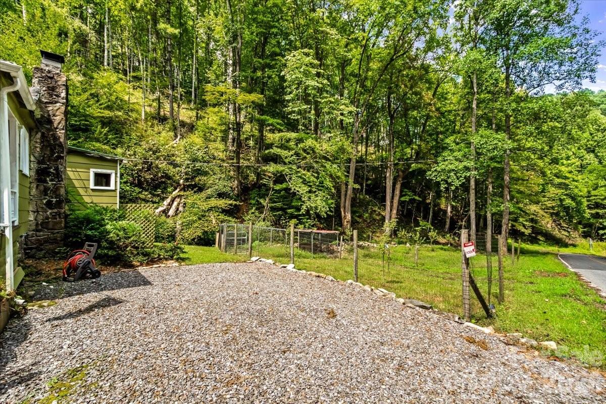 92 Silas Branch Road — Burnsville