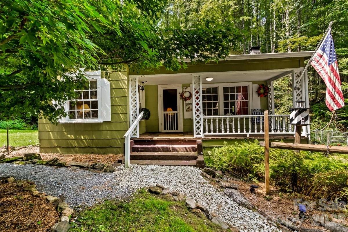 92 Silas Branch Road — Burnsville