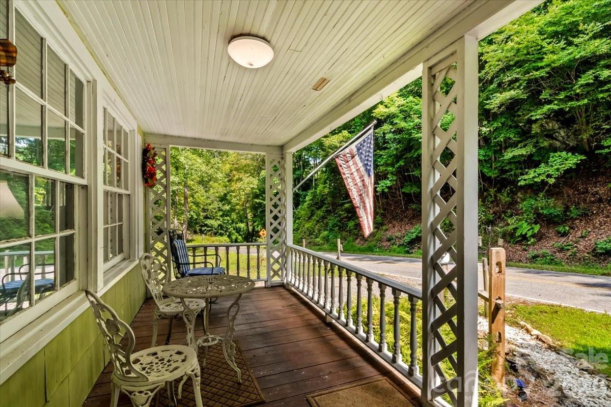 92 Silas Branch Road — Burnsville