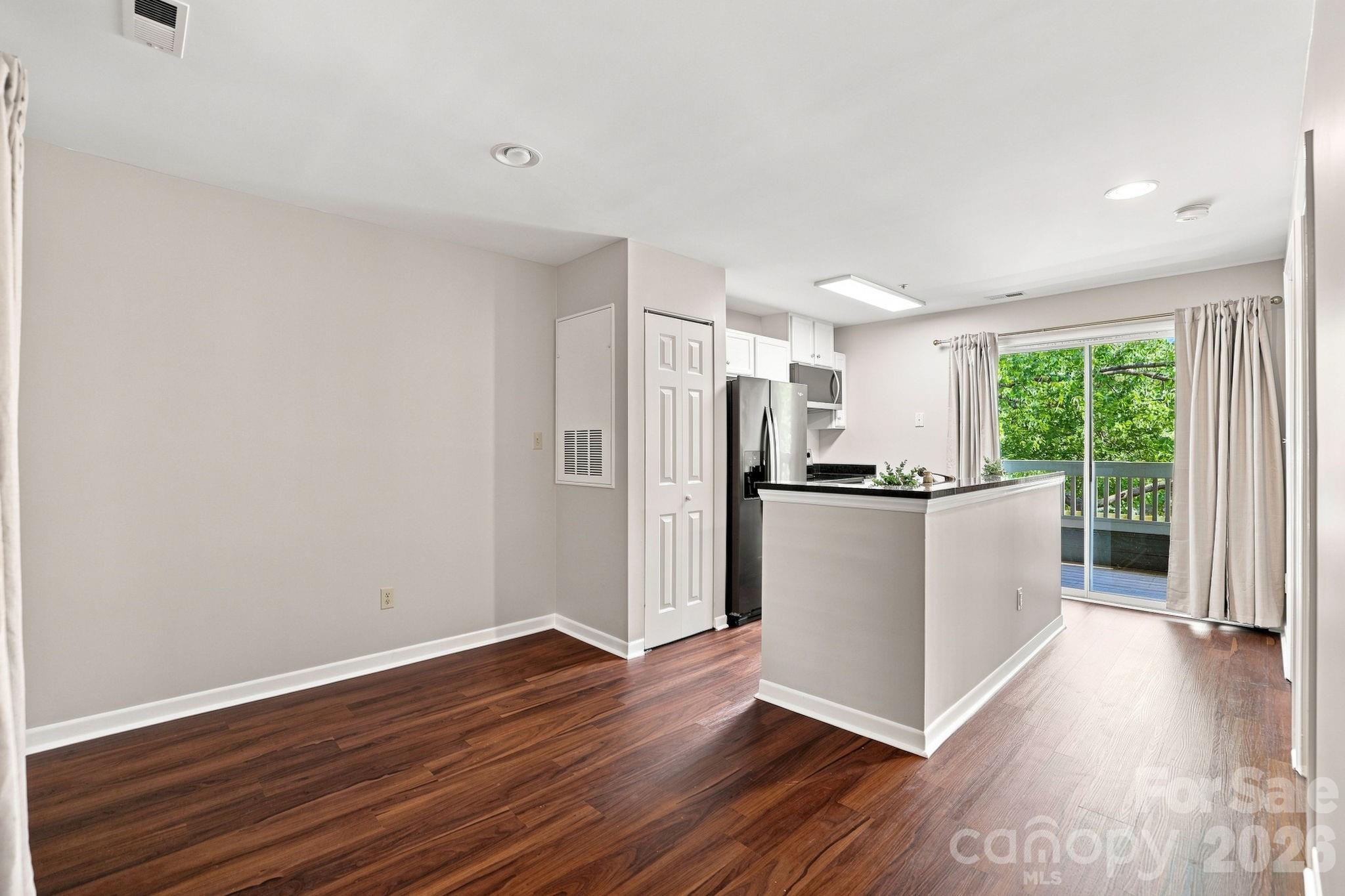 525 Olmsted Park Place — Charlotte