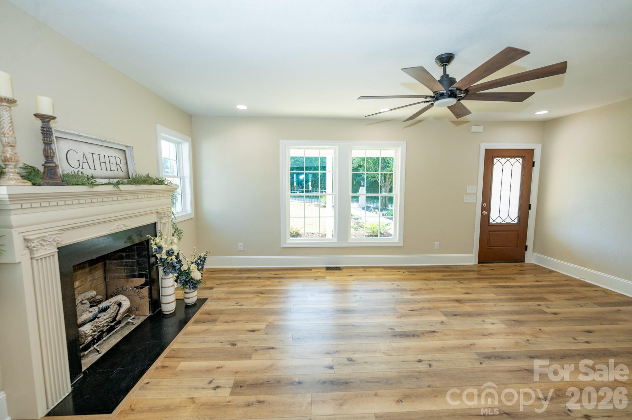 118 Alexander Street — Forest City
