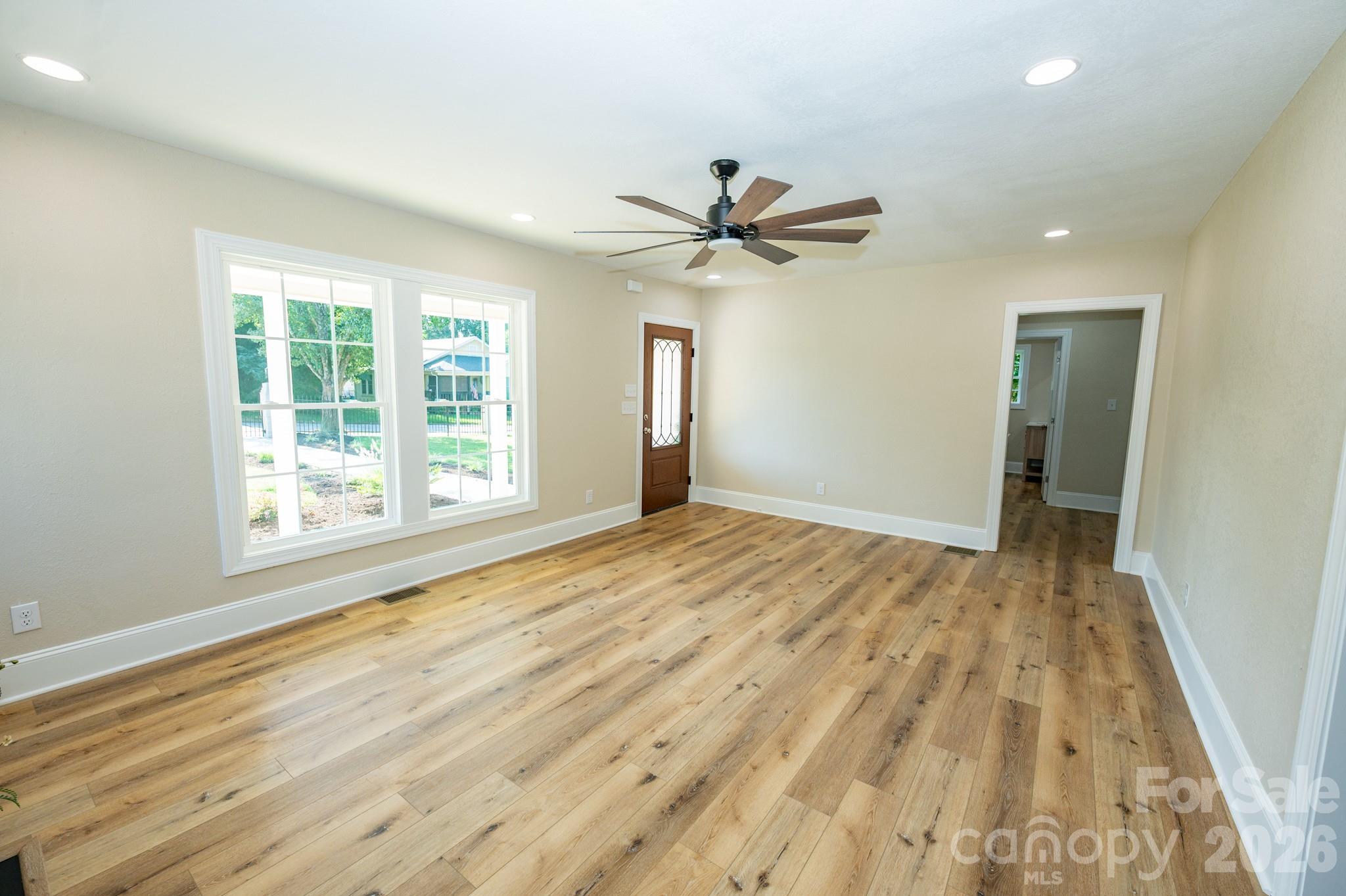 118 Alexander Street — Forest City